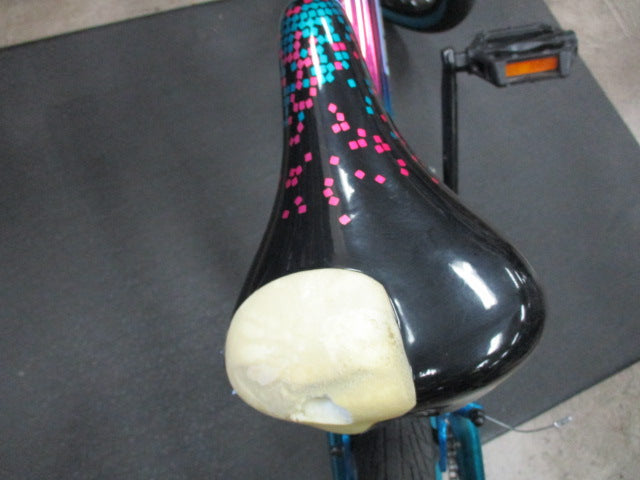 Load image into Gallery viewer, Used Genesis Illusion 20&quot; Kids Bike (Rip In Seat )
