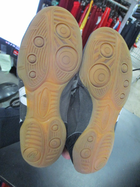 Load image into Gallery viewer, Used Asics Matflex Size 5.5 Wrestling Shoes
