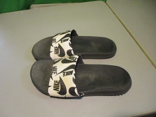 Used Nike Slider Sandals Size 4