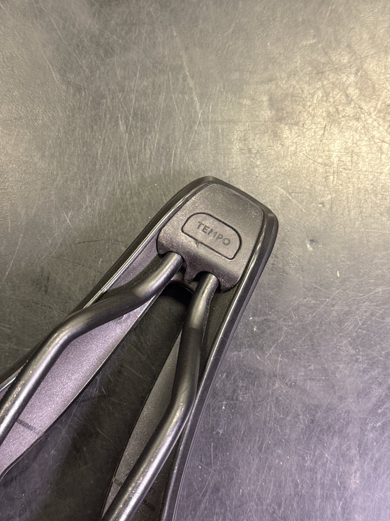Load image into Gallery viewer, Used Fi'zi:k Tempo Argo R1 75x150mm Distance Cycling Saddle
