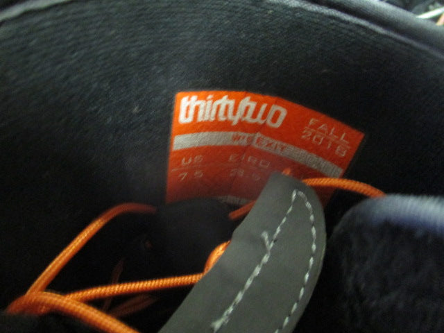 Load image into Gallery viewer, Used ThirtyTwo Black Snowboard Boots Size 7.5

