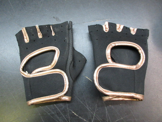 Load image into Gallery viewer, Used Womens Workout Gloves
