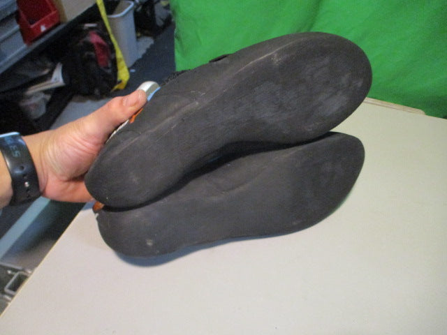 Load image into Gallery viewer, Used Climb X Rave Strap Size 8.5 Climbing Shoes
