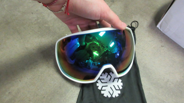 Load image into Gallery viewer, New Snowlodge Backflip Ski Goggles - Matte White/ Fake Green
