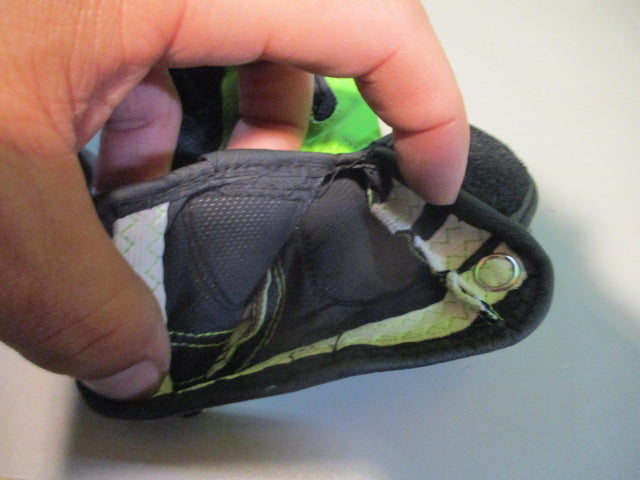 Load image into Gallery viewer, Used Zero Friction Youth Golf Glove - RH Has Wear
