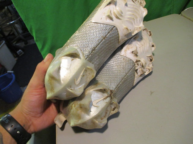 Load image into Gallery viewer, Used Nike Vapor Size 10 Cleats
