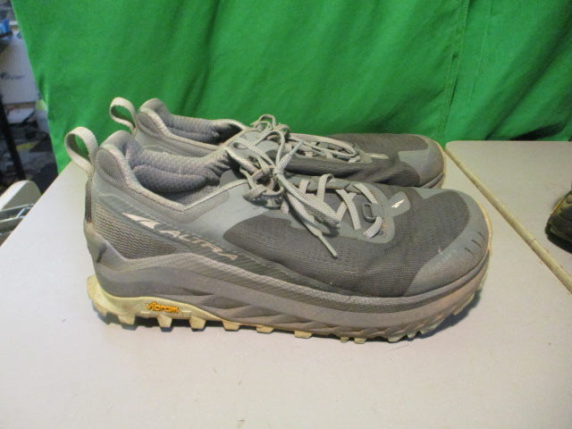 Load image into Gallery viewer, Used ALTRA Olympus 4Gaiter Trap Size 11 Shoes

