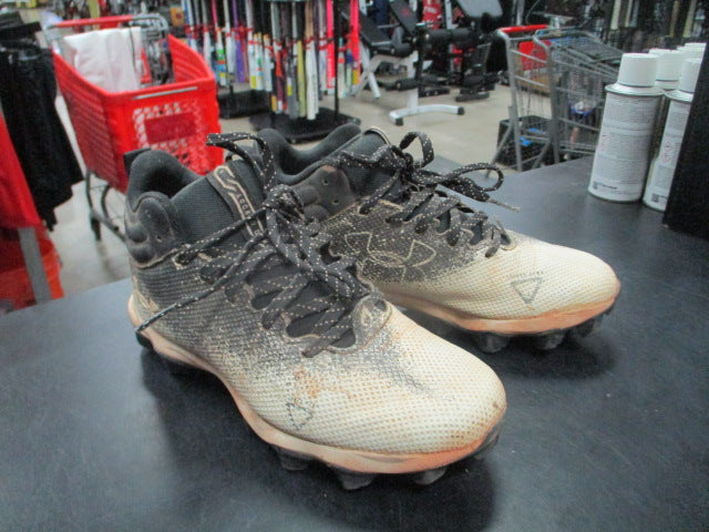 Load image into Gallery viewer, Used Under Armour Spotlight Franchise 2.0 Youth Cleats Size 4Y
