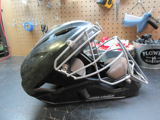 Used Under Armour Converge Catchers Mask - Size 7 - 7 1/2