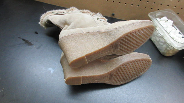 Load image into Gallery viewer, Used Aero Sols Wedge Suede Winter Boots - Size 10.5
