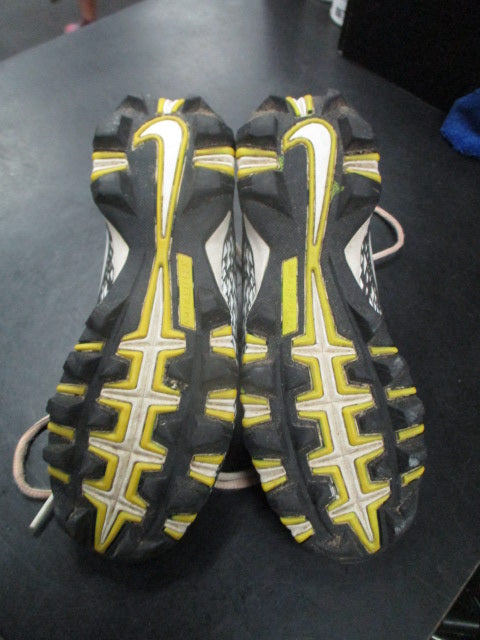 Load image into Gallery viewer, Used Nike Fast Flex Cleats In Black Size 2Y
