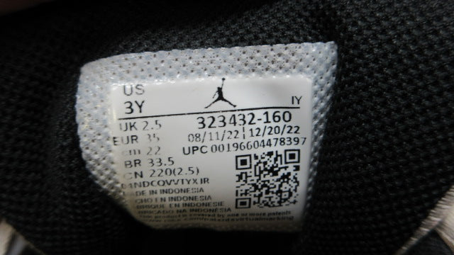 Load image into Gallery viewer, Used Jordan 6 Rings Shoes - Size Youth 3
