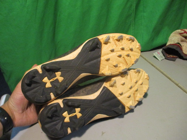 Load image into Gallery viewer, Used Under Armour Leadoff Size 9 Cleats
