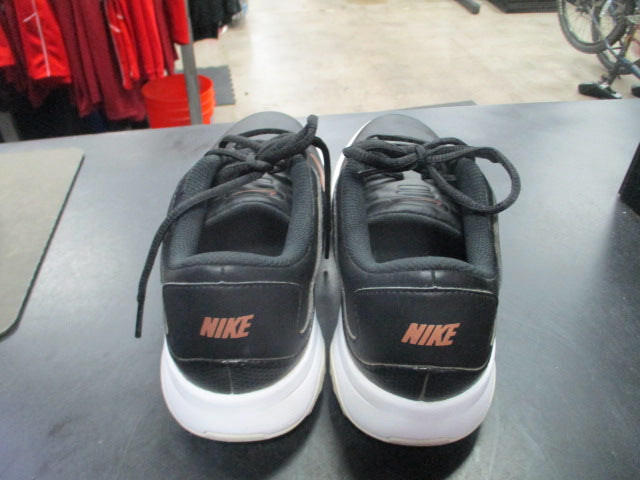Load image into Gallery viewer, Used Nike Golf Shoes Size 8.5
