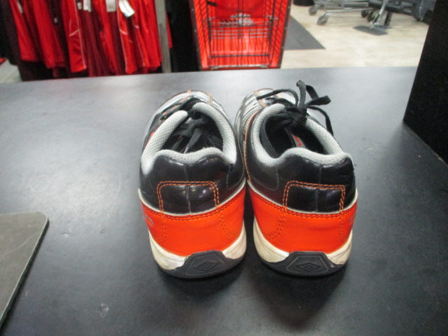 Load image into Gallery viewer, Used Umbro Dynamis Size 5 Indoor Soccer Cleats

