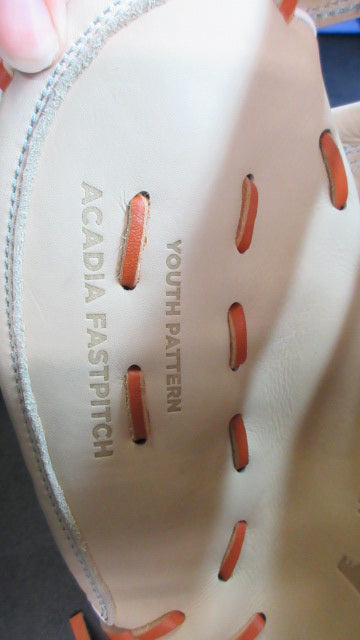 Load image into Gallery viewer, Used Marucci Acadia Fastpitch M Type H-Web 33.50&quot; Catchers Mitt - RHT
