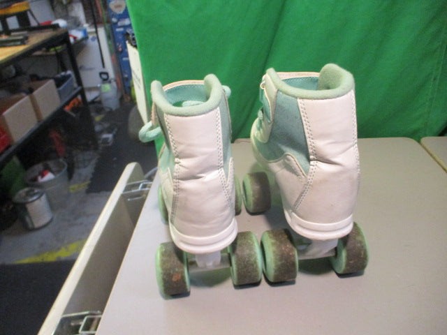 Load image into Gallery viewer, Used Roller Derby Size Girls 4 Quad Skates
