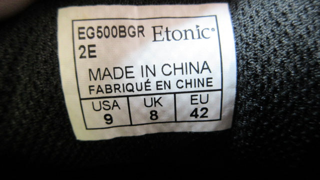 Load image into Gallery viewer, Used Etonic Golf Cleats - Size 9

