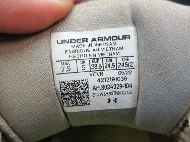 Load image into Gallery viewer, Used Under Armour Glyde MT TPU Softball Cleats - Size 7.5
