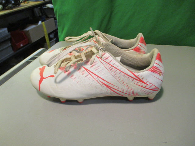 Load image into Gallery viewer, Used Puma Size 4 Soccer Cleats
