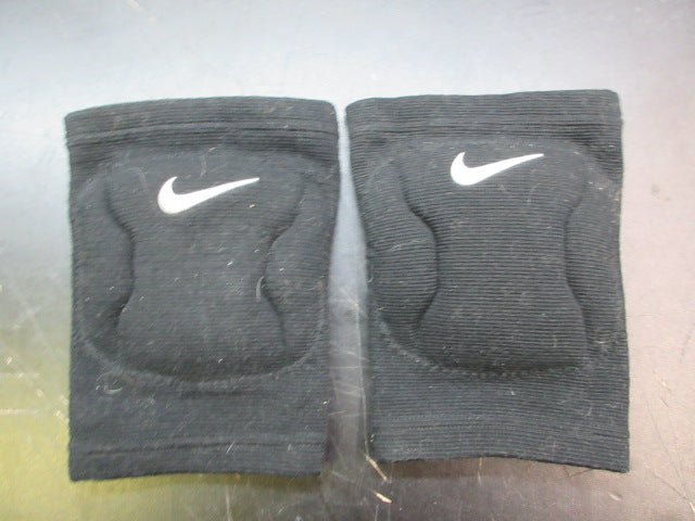 Load image into Gallery viewer, Used Nike Volleyball Knee Pads
