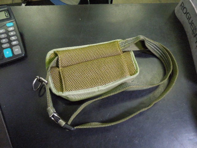 Load image into Gallery viewer, Used KONG Hands-Free Dog Leash Pouch and Leash in Green
