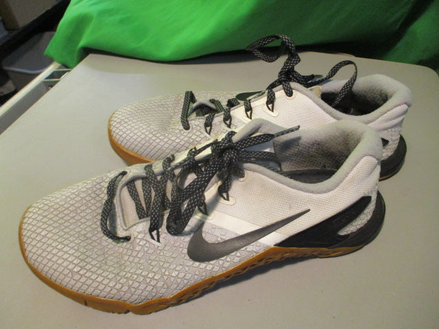 Load image into Gallery viewer, Used Nike  Metcon 4  Size 9.5 Rnning Shoes
