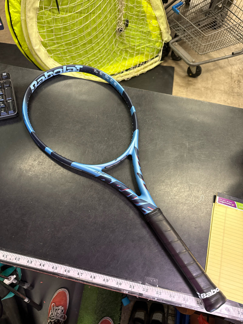 Load image into Gallery viewer, Like New Babolat Pure Drive 2025 4 1/8 Tennis Raquet
