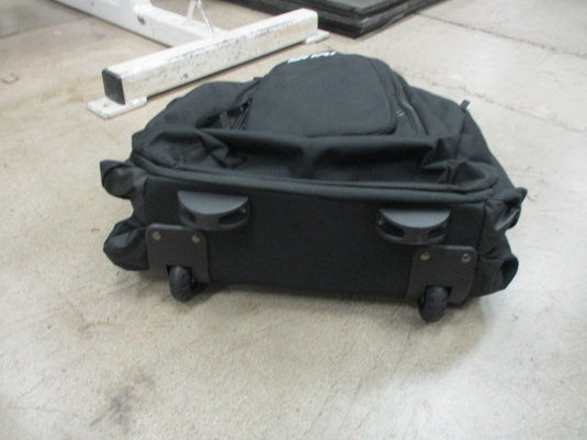 Dudley softball wheeled gear bag 4 bat pack