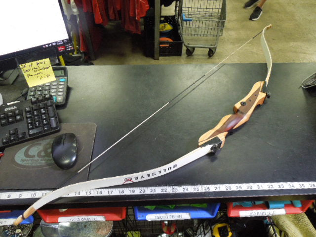 Load image into Gallery viewer, Used Bear Bullseye Jr. Recurve Bow 48" 15 lbs
