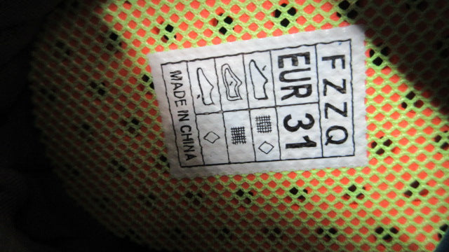 Load image into Gallery viewer, Used Ubfen Water Shoes - Youth Size 1 - Grey
