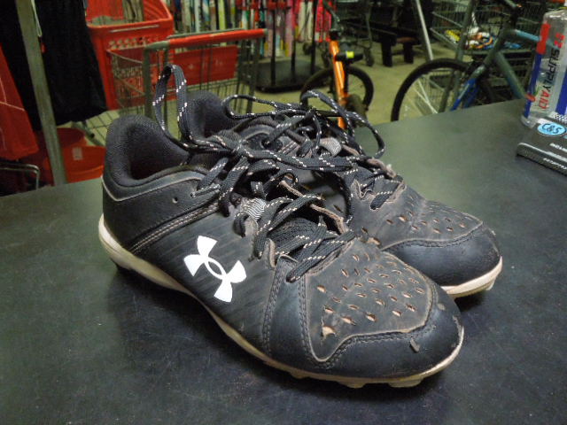 Load image into Gallery viewer, Used Under Armour Leadoff  Softball Cleats Size 5.5Y
