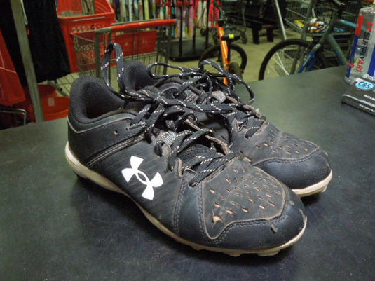 Used Under Armour Leadoff  Softball Cleats Size 5.5Y