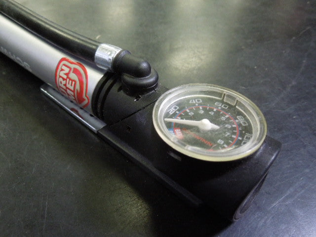 Load image into Gallery viewer, Used Schwinn Air Sport Pro Frame Pump
