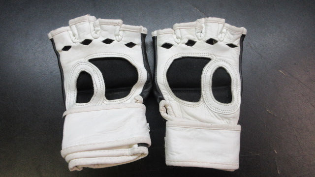 Load image into Gallery viewer, Used Jabz Boxing Fitness For Women Gloves MMA Gloves - Size XS
