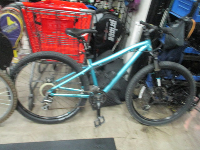 Load image into Gallery viewer, Used Diamondback LUX ST 27.5&quot; 24 Speed Mountain Bike
