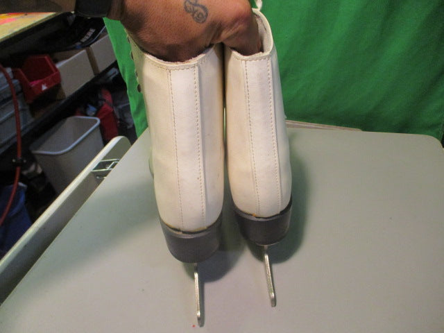 Load image into Gallery viewer, Used SLM Size 7 White Figure Skates (Need Insoles)
