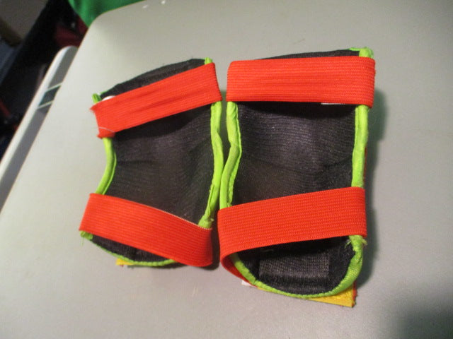 Load image into Gallery viewer, Used Schwinn BAM Youth Skating Elbow Pads
