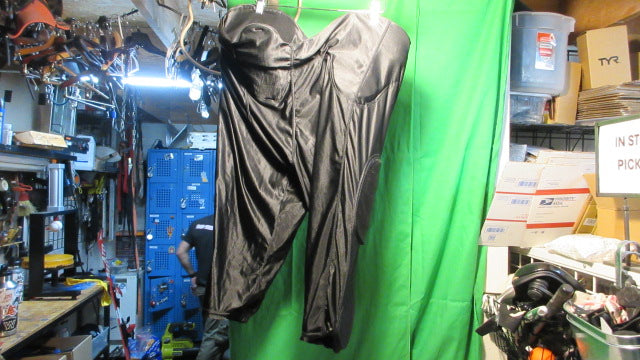 Load image into Gallery viewer, Used Cramer Football Pants W/ Integrated Pads - Size XL
