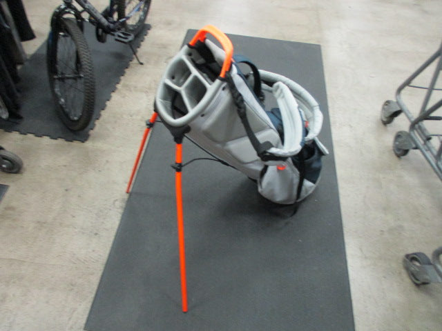 Load image into Gallery viewer, Used TaylorMade Golf Stand Bag
