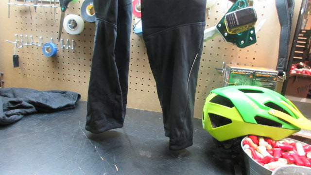Load image into Gallery viewer, Used Pearl Izumi Cycling Pants - Size XS
