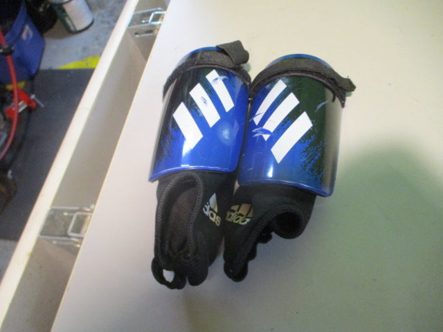 Load image into Gallery viewer, Used Adidas Youth Soccer Shin Guards
