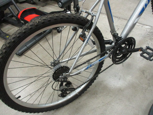 Load image into Gallery viewer, Used Huffy Highland 26" 21 Speed Mountain Bike Back Wheel Is Bent
