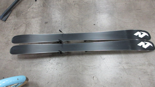 Load image into Gallery viewer, Used Nordica Stana Ann 93 161Cm Downhill Skis W/ Look Bindings
