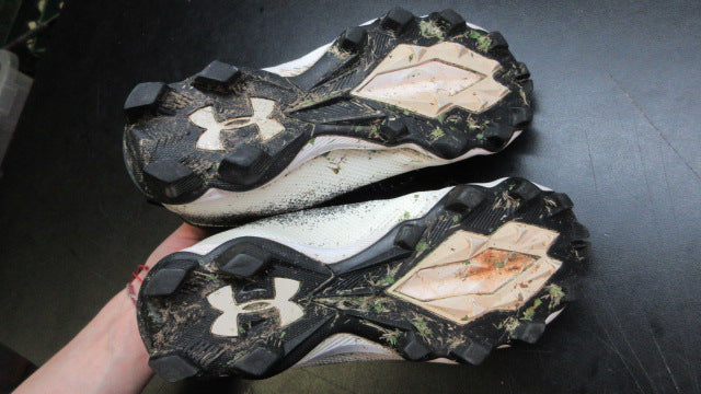 Load image into Gallery viewer, Used Under Armour Spotlight Franchise 2.0 RM Football Cleats - Size Youth 3
