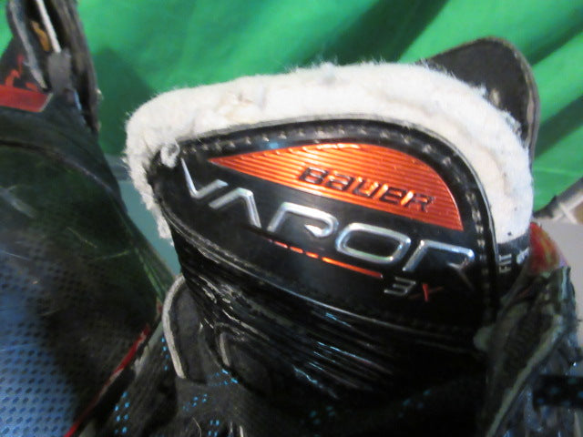 Load image into Gallery viewer, Used Bauer Vapor 3X Hockey Skates Size 5.5 Fit 1 - Right Heel is Split
