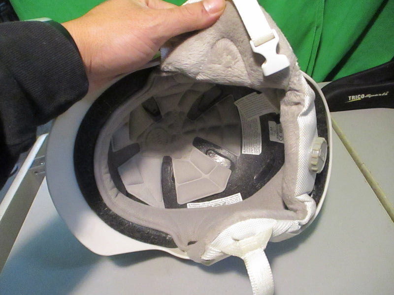 Load image into Gallery viewer, Used Bern Size Small/Medium 51.5/54.4 Ski/Snowboard Helmet
