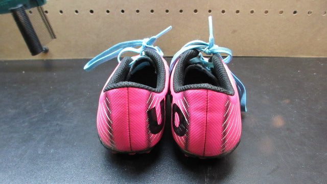 Load image into Gallery viewer, Used Umbro Soccer Cleats - Size Youth 11k
