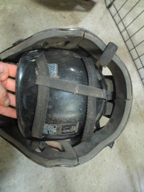 Used Schutt Catchers Helmet in Black No Size Visible