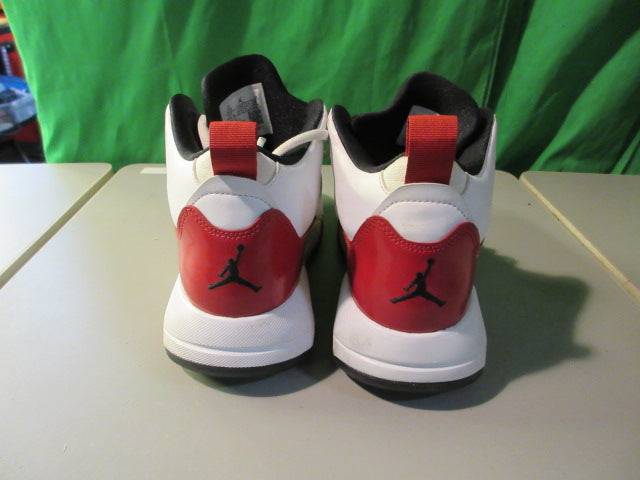 Load image into Gallery viewer, Used Nike Jordan Maxin 200 GS Youth Size 5.5 Basketball Shoes

